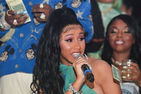 cardi b leaked instagram|Cardi B nude photo: Rapper explains how it was。